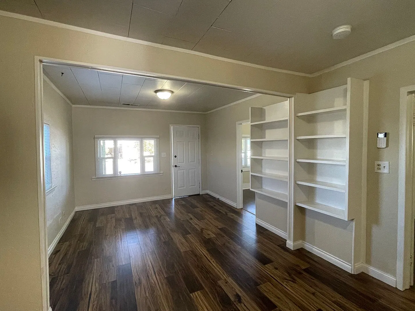 Charming 2 Bedroom 1 Bath Home with Lots Character — Photo 2