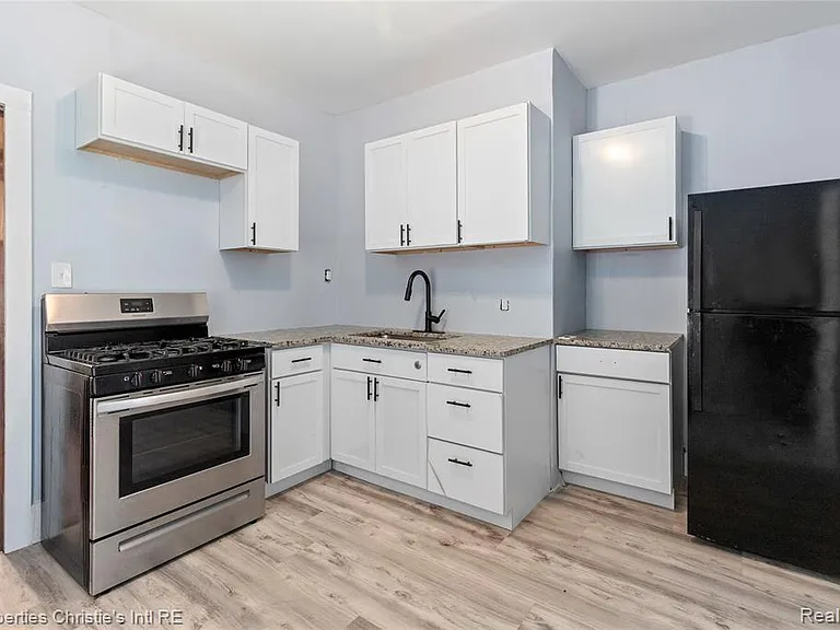 4573 Vancouver St — Photo 5