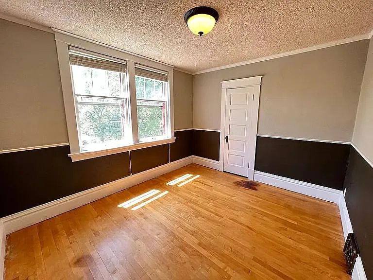 107 Wyoming Ave — Photo 2