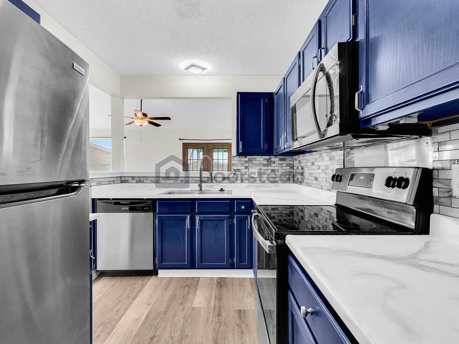 2 bed, 2.0 bath, 975 sqft, $1,525 — Photo 2