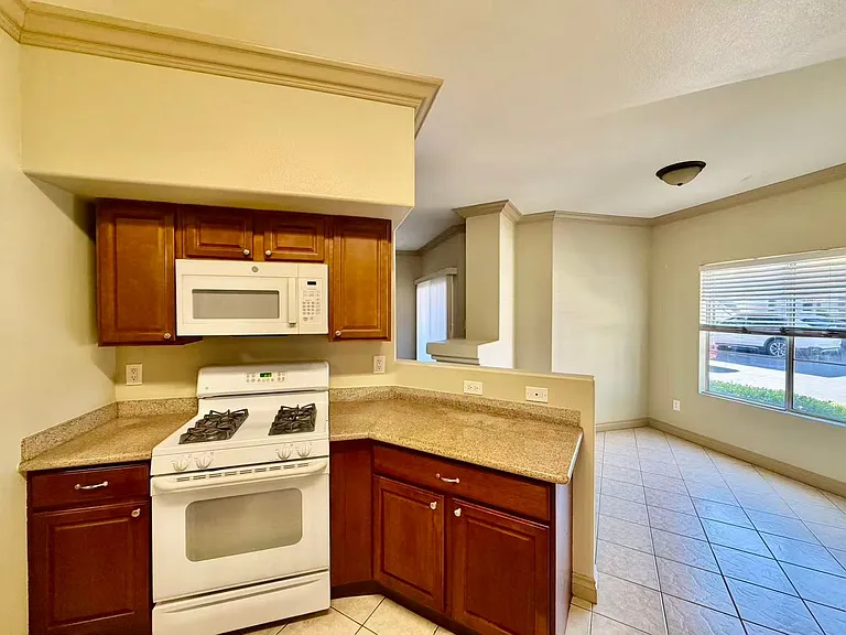5525 W Flamingo Rd #1019 — Photo 7