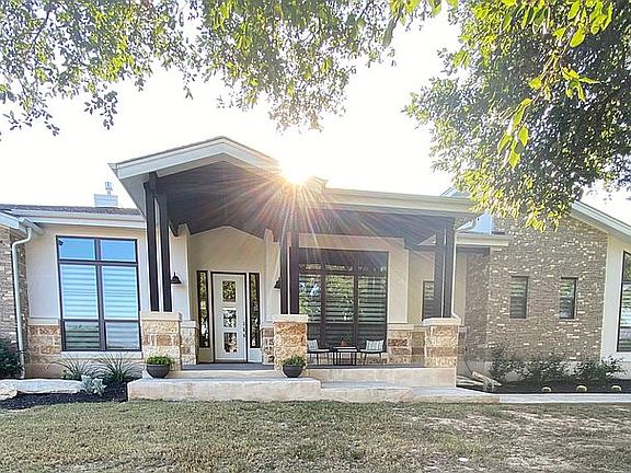 2nd image of 140 Saddle Ln