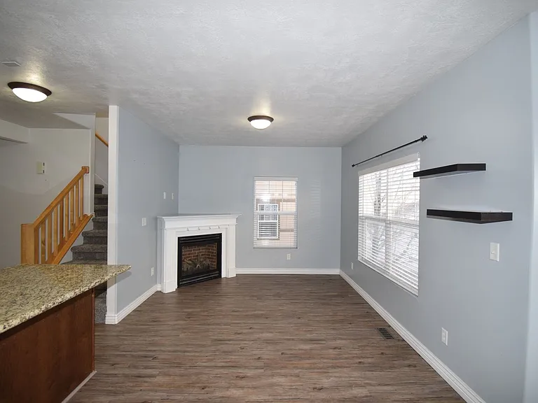 2182 E Whitekirk Way — Photo 4