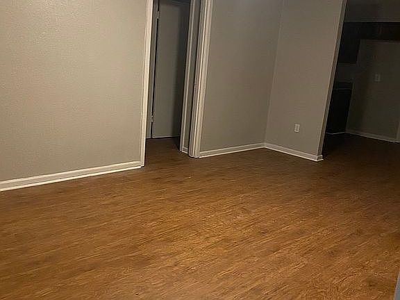 3rd image of 322 Springwood Ln
