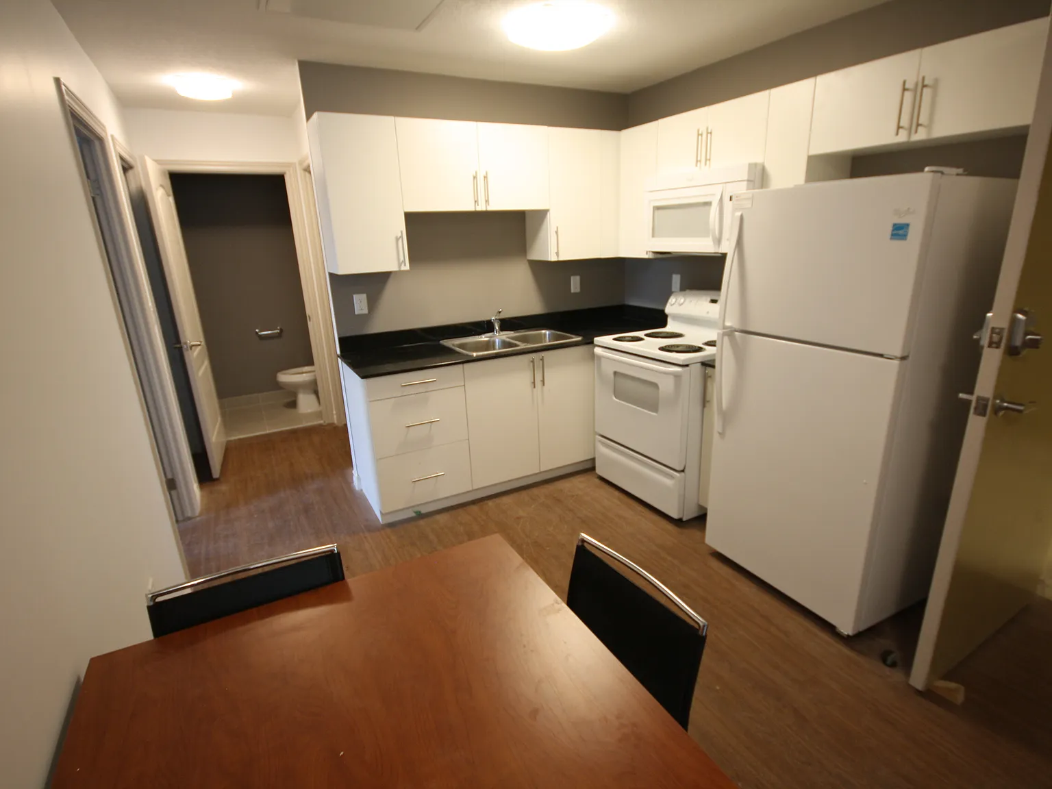 1100 Main Street West Hamilton — Photo 2