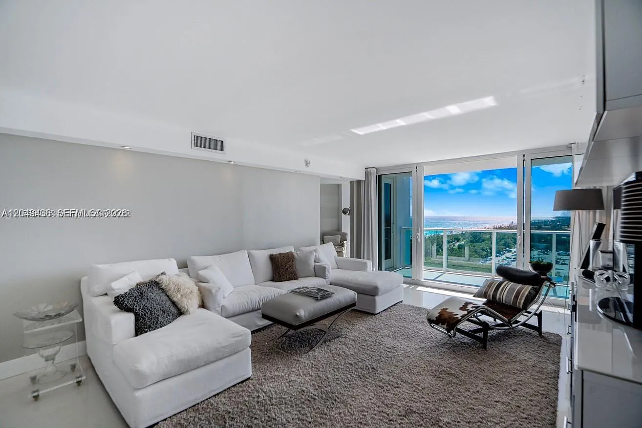 Arlen House East Condo — Photo 3