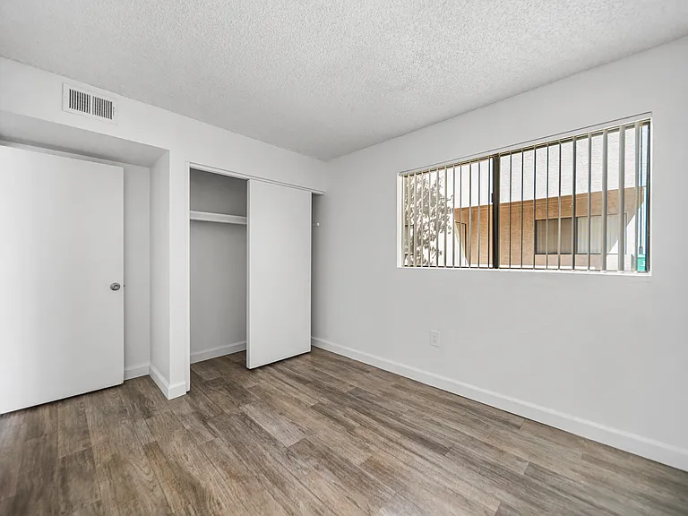 Sunflower Apartments — Photo 15