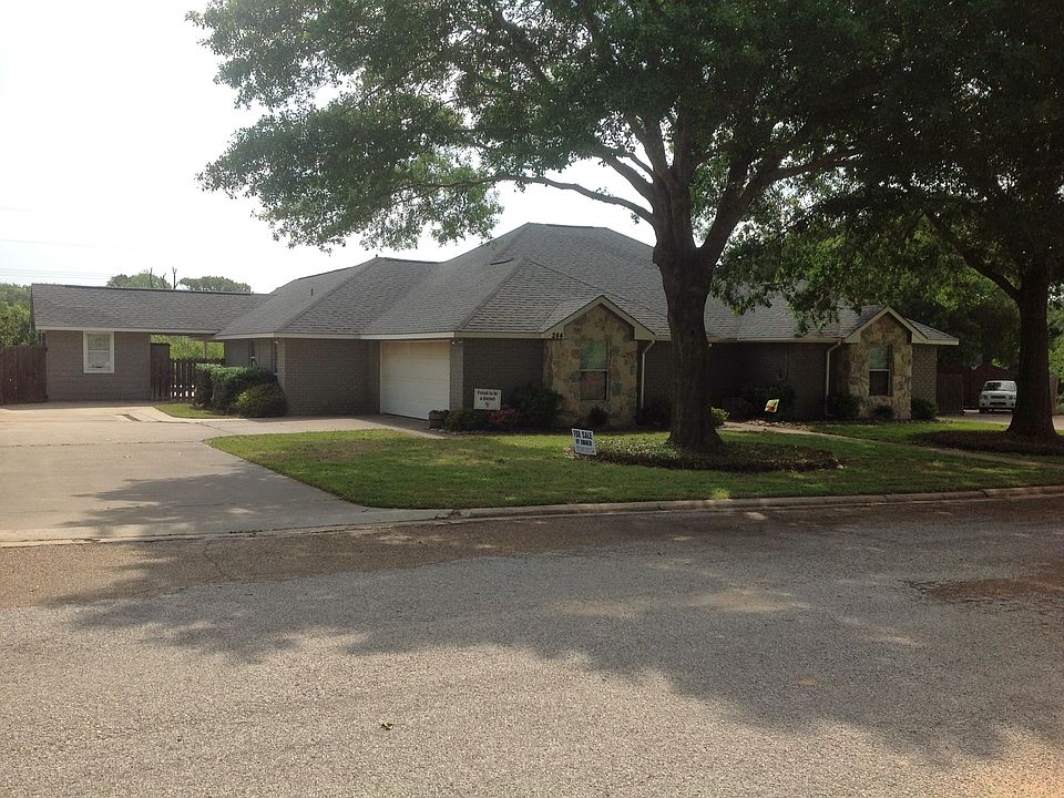 Angled view - Front of house