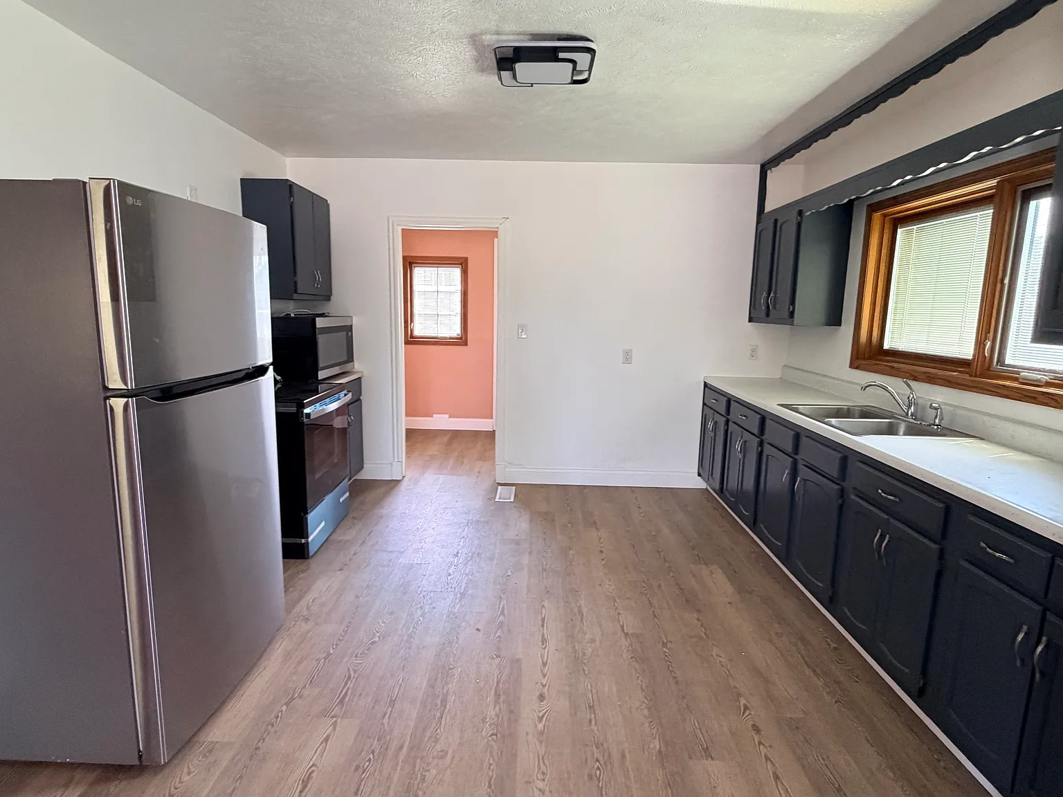 2 bed, 916 sqft, $900 — Photo 3