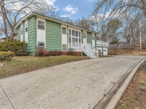 1020 Crestline Dr, Lawrence, KS 66049