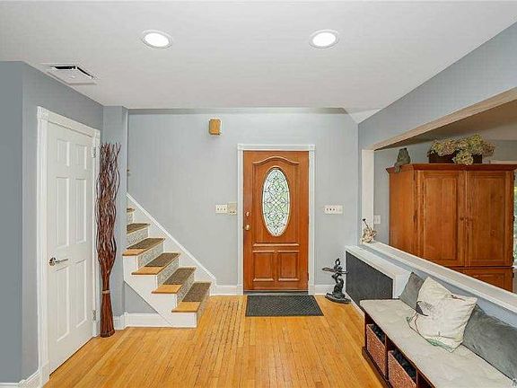3rd image of 30 Grand Pl