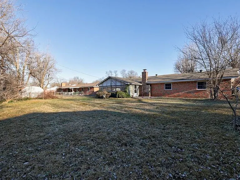 Silver Creek Dr — Photo 4