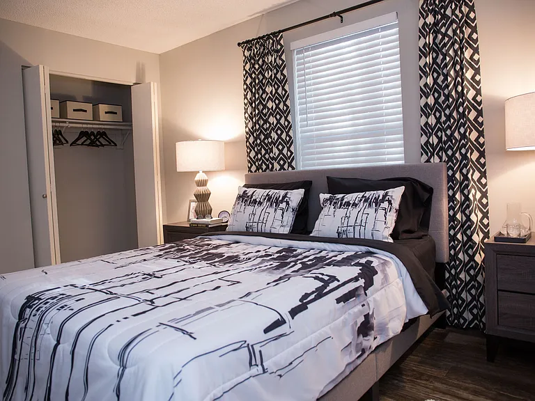Brooks Crossing Apartments — Photo 32