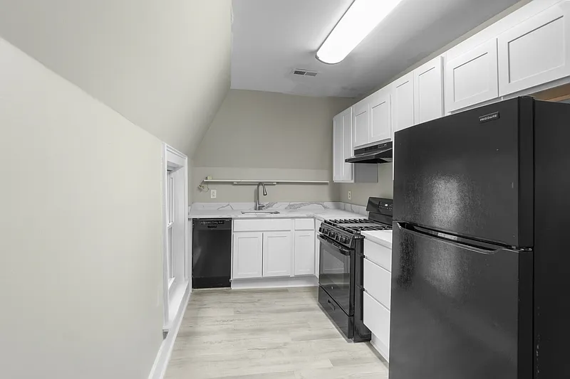 1 bed, 1.0 bath, 479 sqft, $1,200 — Photo 2
