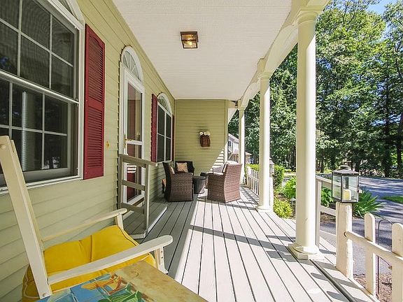 3rd image of 6 Cartier Cir