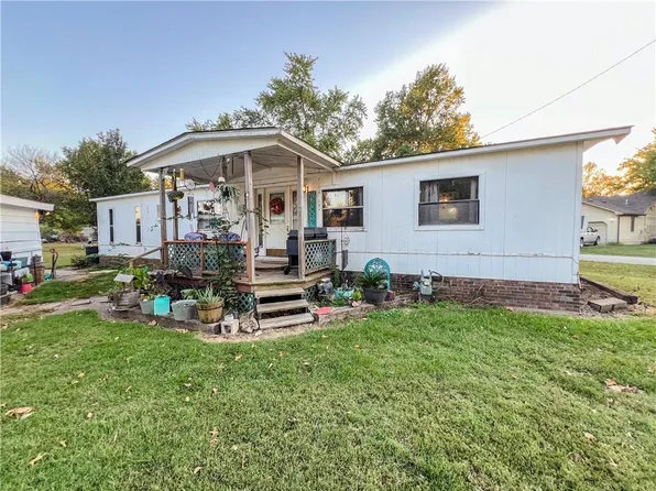 302 E Walnut St, Weir, KS 66781