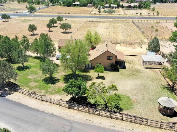825 N Horsemans Park Dr W, Dammeron Valley, UT 84783
