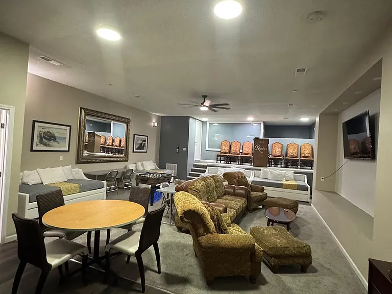 1801 Robin Hood Ln — Photo 6