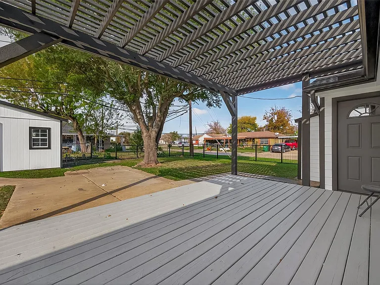 3527 La Retama Dr — Photo 3