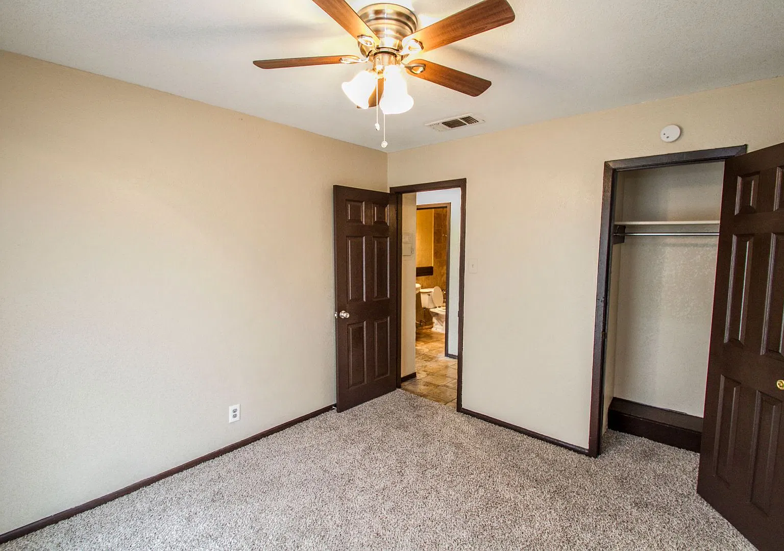 Your Family Home Near Dowtown — Photo 4
