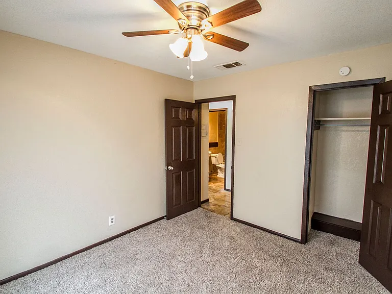 511 Jamaica Dr — Photo 20