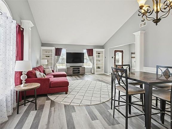 3rd image of 3010 Golden Dr