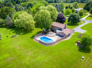 2022 Deerfield Dr, Saukville, WI 53080