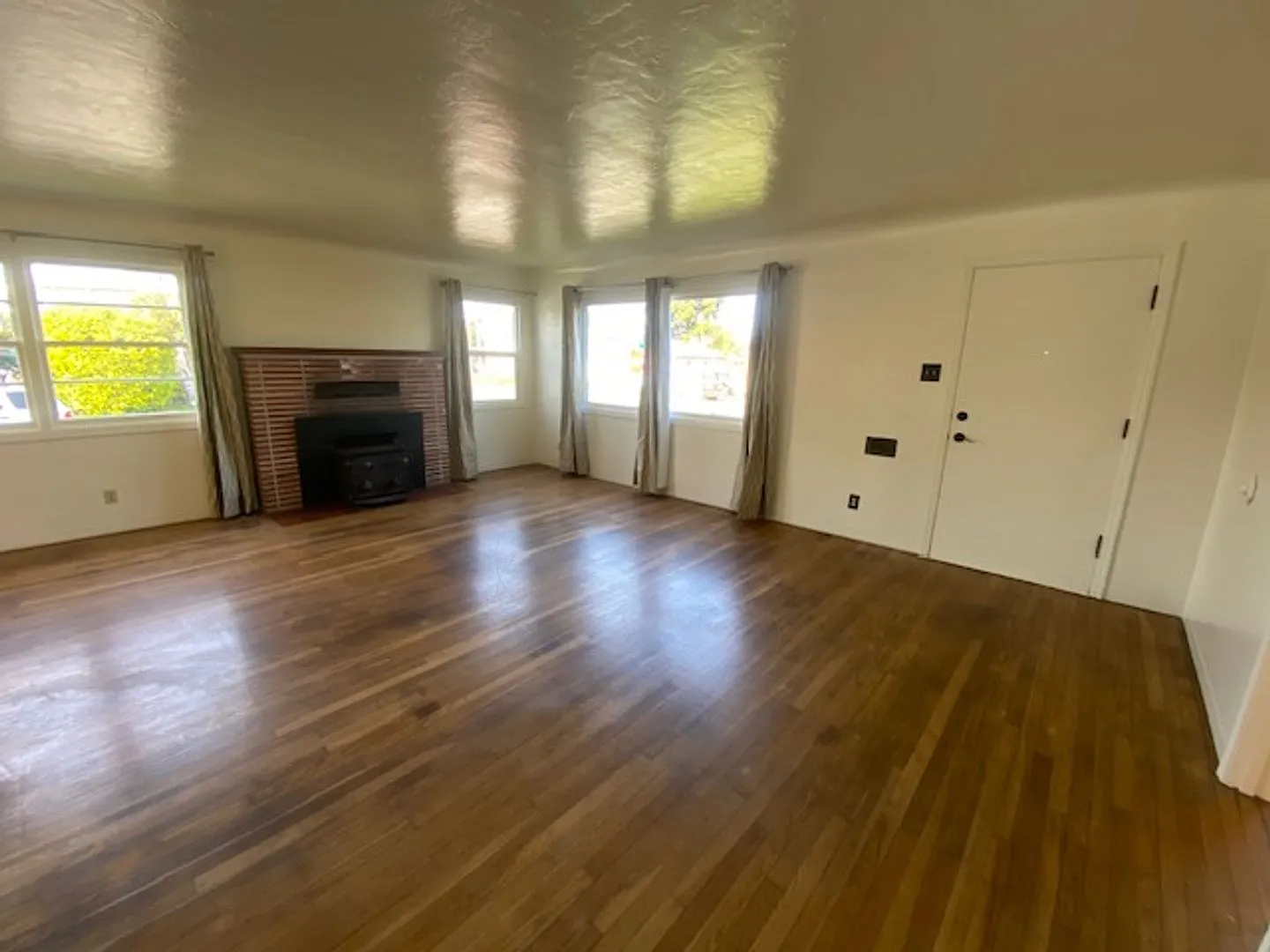 804 O ST — Photo 2