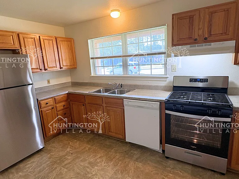713 Olmstead St — Photo 2