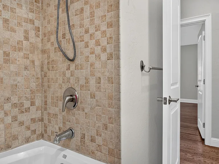 2907 Eccleston Ave — Photo 45