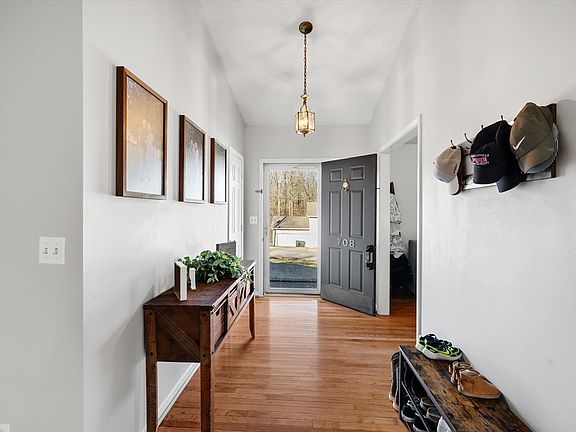 4th image of 708 Oak St