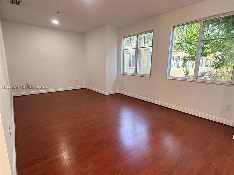 556 NW 39th Cir #Townhouse 556 — Photo 6