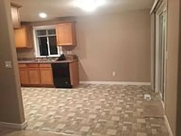 622 Trinity St NE — Photo 7