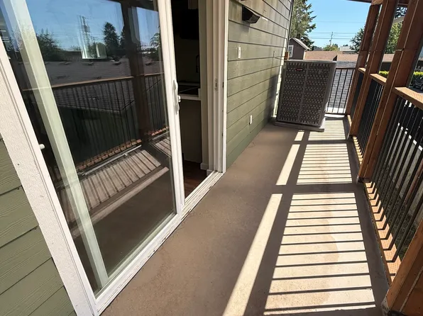 725 E Magnolia Ave #B, Burlington, WA 98233