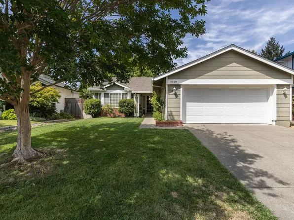 1029 Hampshire Ln, Windsor, CA 95492