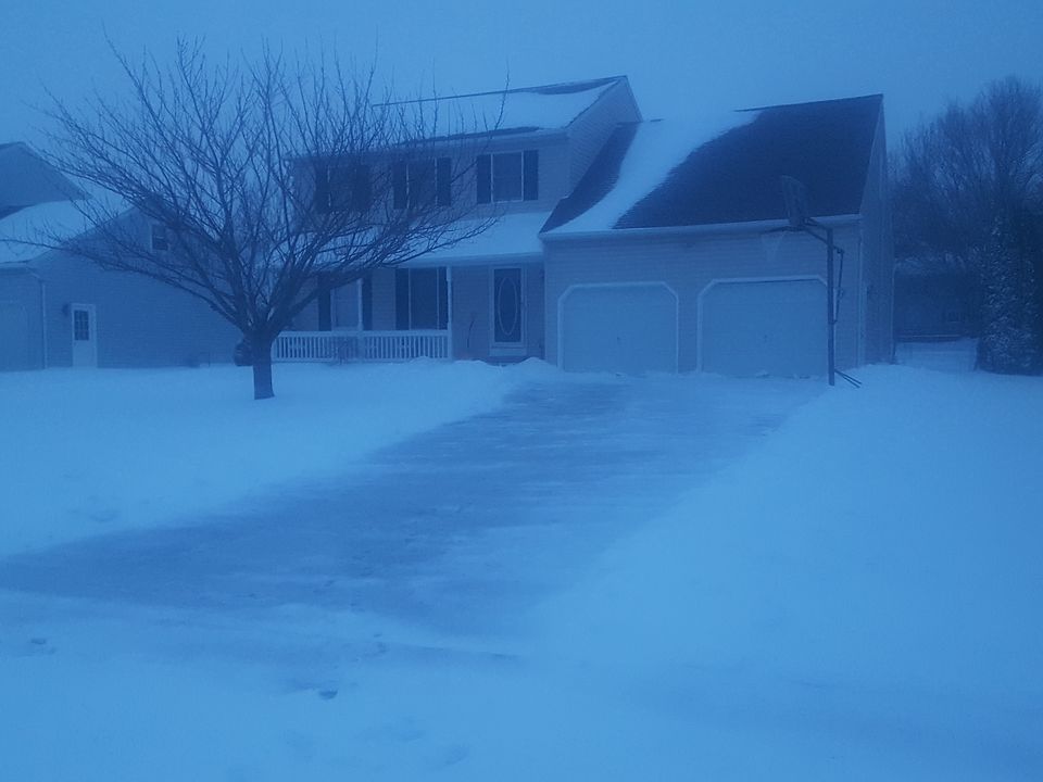 2nd image of 121 Windsock Way
