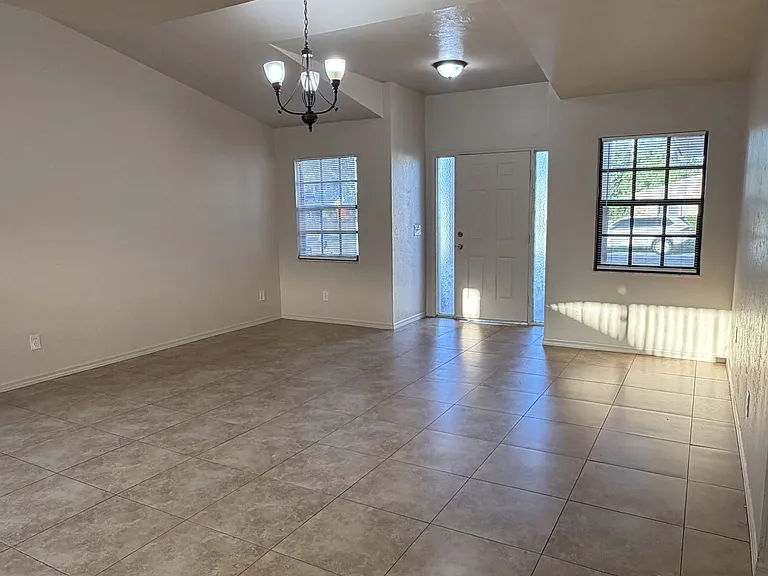 17607 Cypress Point Rd — Photo 2