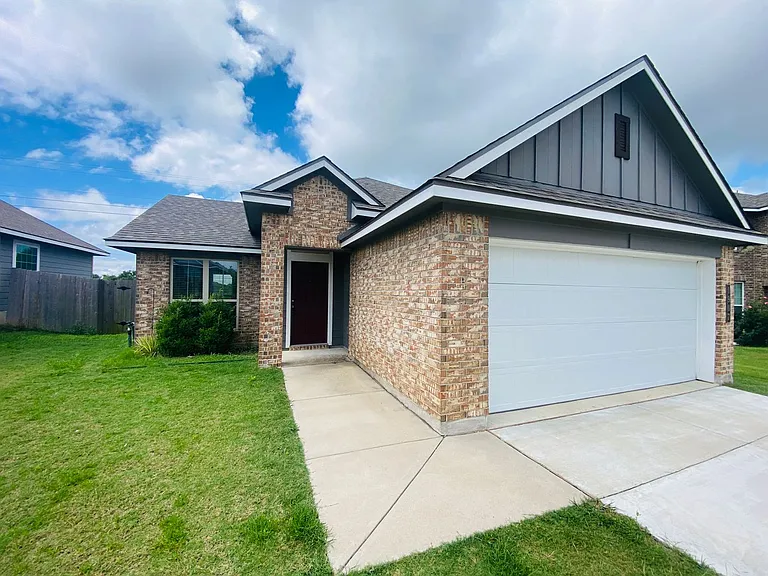 1907 Delano Dr — Photo 1