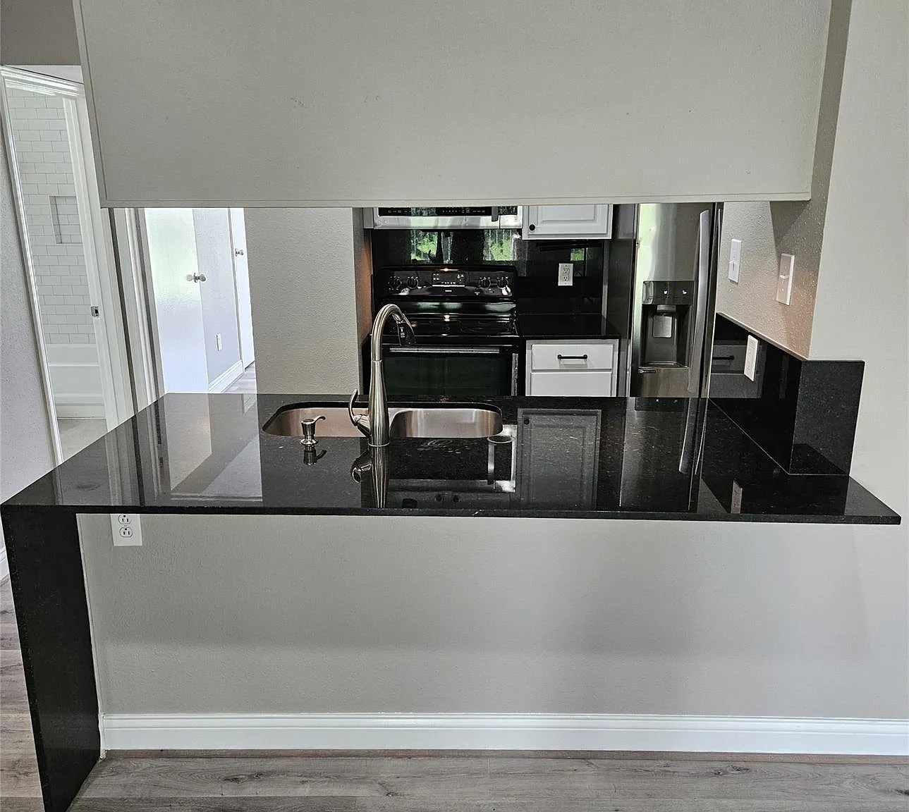 1 bed, 1.0 bath, 660 sqft, $1,250 — Photo 3
