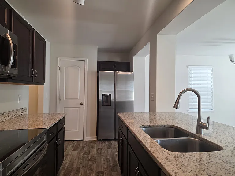 1808 Hart St — Photo 13