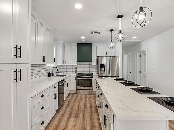 2nd image of 3815 Alfred Pl