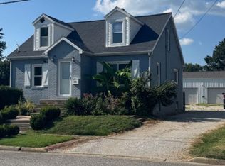 108 E 1st Ave, Huntingburg, IN 47542