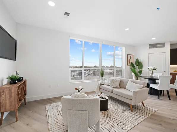 17 Avenue East image 4 of 57