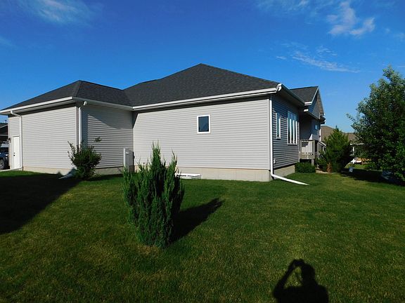 4th image of 410 Schumacher Blvd