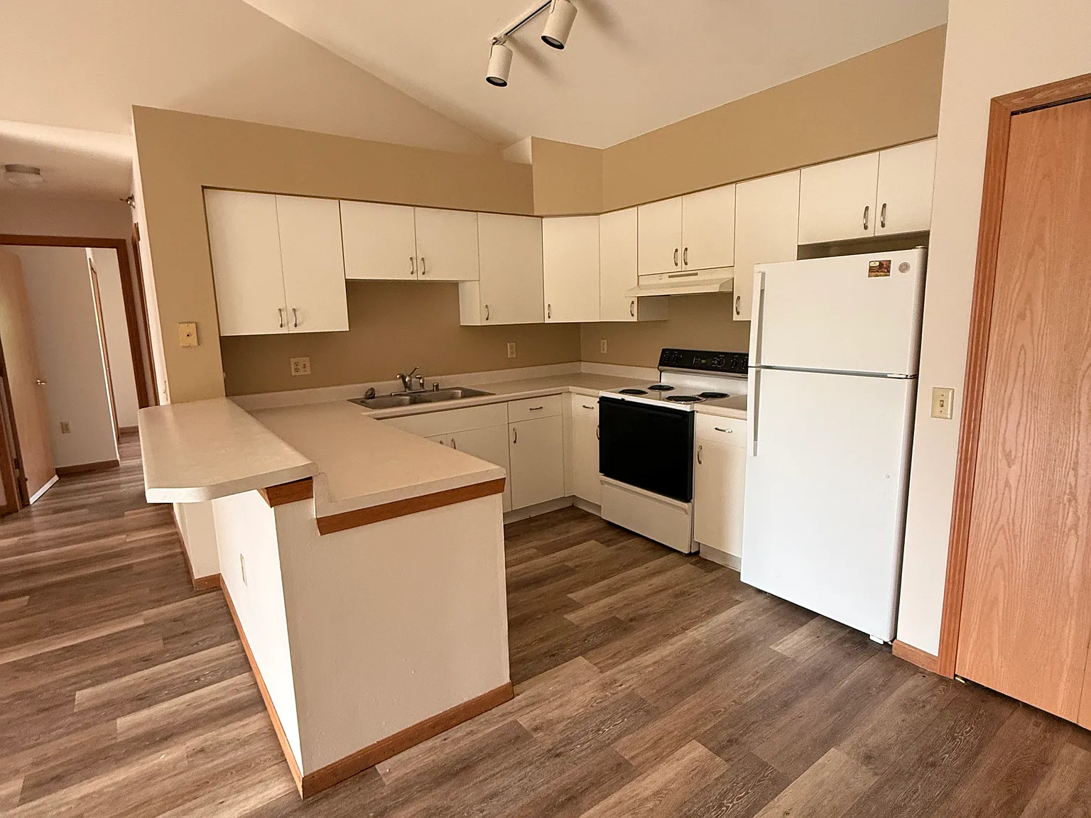 2 bed, 900 sqft, $1,495 — Photo 3