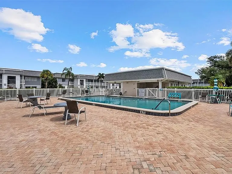 22375 Edgewater Dr — Photo 37