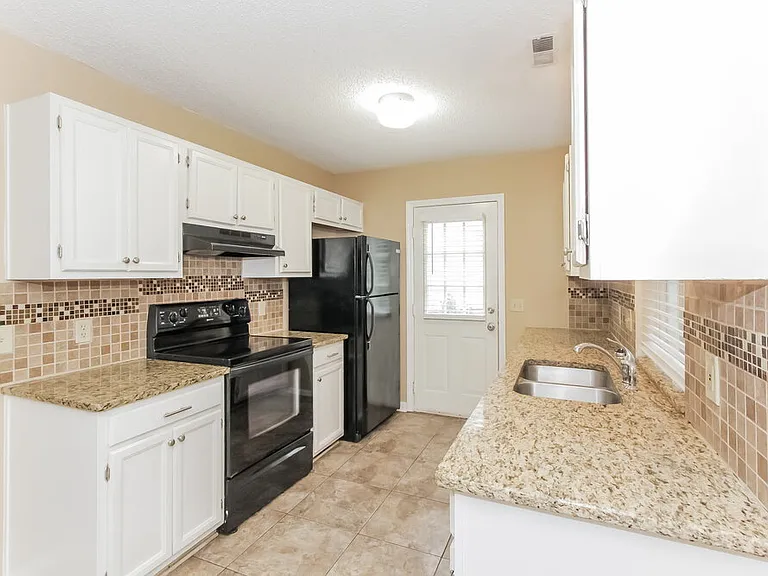8307 Houndstooth Dr — Photo 7