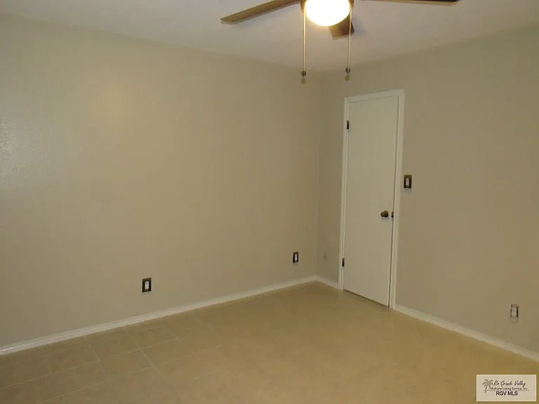 918 E Leggett Rd — Photo 17