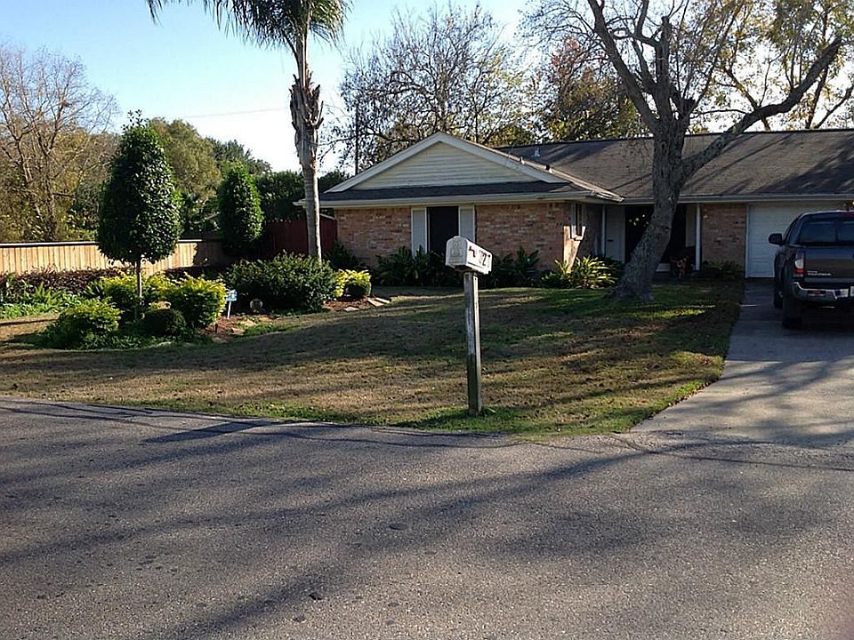 1st image of 323 Bayside Dr