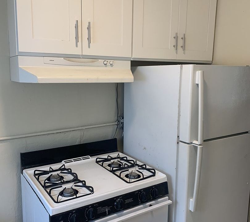 1st image of 215 W 14th St